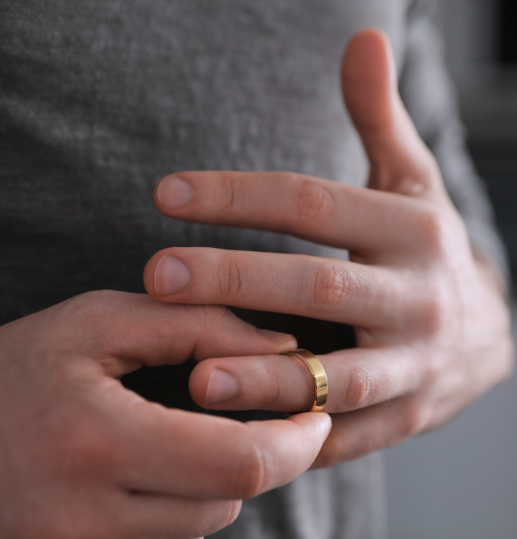 Woman removing her wedding ring – symbolising separation and divorce in Edinburgh