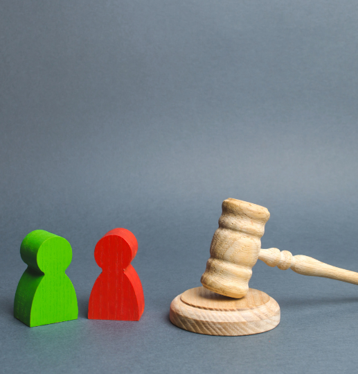Red and green figure next to a gavel representing contract dispute resolution in Scotland